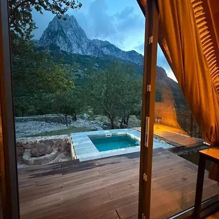 Alpine Jakaj Ferienhaus Boge